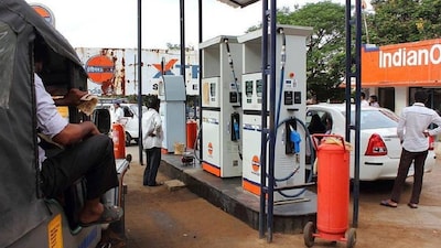 गडकरी ने आगे कहा कि अगर बिजली और एथेनॉल का इस्तेमाल हुआ तो न सिर्फ पेट्रोल के दाम घटेंगे बल्कि प्रदूषण भी कम होगा. 