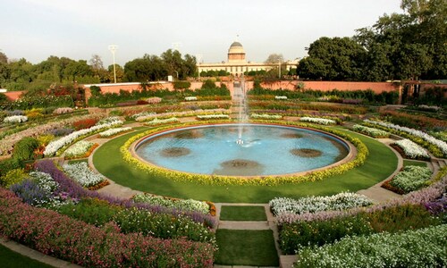 जिस मुगल गार्डन का नाम बदलकर 'अमृत उद्यान' किया गया, तस्वीरों में देखिए उसकी खूबसूरती