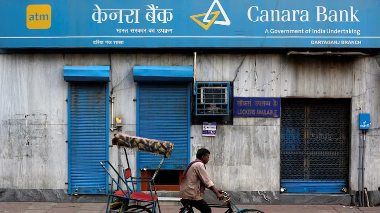 Canara Bank ने अपने करोड़ों ग्राहकों को दिया झटका