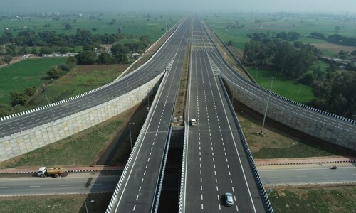 कल PM मोदी देंगे तोहफा, 12150 करोड़ में तैयार हुआ Delhi Mumbai Expressway, देखें फोटो