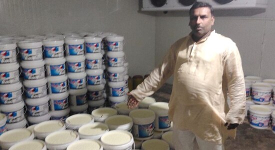Success story: कभी करते थे घर-घर जाकर दूध इकट्ठा, आज है 30 लाख रुपए का टर्नओवर