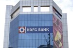 HDFC Bank के कर्मचारी ने मीटिंग में की बदतमीजी, बैंक ने तुरंत किया सस्पेंड