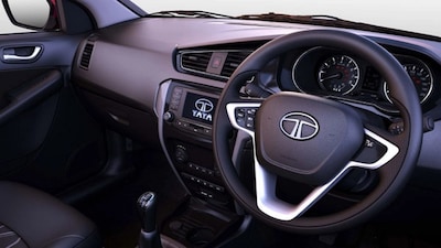 दिग्गज ब्रोकरेज फर्म JPMorgan ने Tata Motors के शेयर पर 'ओवरवेट' की राय के साथ टारगेट प्राइस को भी बढ़ा दिया है. ब्रोकरेज फर्म ने Tata Motors पर ₹680 प्रति शेयर के टारगेट के साथ रेटिंग पहले 'न्यूट्रल' रखी थी. अब टारगेट प्राइस को बढ़ाकर ₹925 प्रति शेयर कर दिया है.