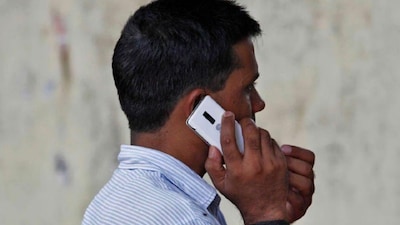 कई अलग-अलग देशों से इनकमिंग कॉल्स के जरिए लोगों को ठगी का शिकार बनाने का मामला तेजी से बढ़ा है. कई बार तो भारत से ही अंतरराष्ट्रीय आईडी के जरिए फ्रॉड कॉल का मामला सामने आता है. लेकिन, इस तरह के फ्रॉड कॉल से बचने के लिए सरकार बड़ी तैयारी में जुटी हुई है. 