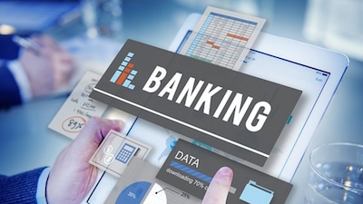 Vakrangee: कंपनी ने शेयर बाजार में कारोबार बंद होने के बाद जानकारी दी है कि उसने बैंकिंग सेवाएं देने के लिए केनरा बैंक के साथ पार्टनरशिप की है. ये सेवाएं कंपनी के Vakrangee Kendra नेटवर्क के जरिए दी जाएंगी. इन सेवाओं में बैंक खाते, एफडी, रिकरिंग, टर्म खाते खोलने, पैसा जमा करने या निकालने से लेकर पेंशन भोगी तक को सेवाएं मिलेंगी. 