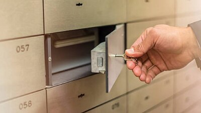 PNB लॉकर से सास-बहू के जेवर गायब: FIR दर्ज, जानें ऐसे में क्या करें?