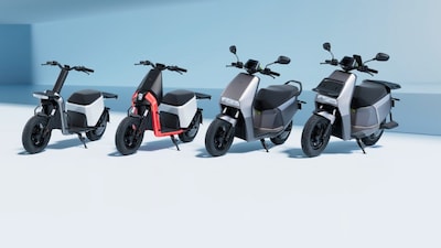 OLA ने भारत में अपना पहला B2B यानी बिजेनस-टू-बिजनेस के मकसद से इलेक्ट्रिक स्कूटर लॉन्च कर दिया है. यह स्कूटर 2 वेरिएंट में उतारा गया है.  Gig की कीमत 39,999 रुपये है, जबकि Gig+ की कीमत 49,999 रुपये है.