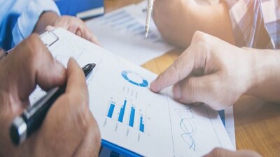 आम निवेशकों के लिए मतलब:-अगर आप Algo Trading (स्वचालित ट्रेडिंग) में रुचि रखते हैं, तो यह नया सिस्टम आपके लिए ज्यादा सुरक्षित, पारदर्शी और रेगुलेटेड होगा. अभी के लिए आपको कोई जल्दबाजी करने की जरूरत नहीं है, क्योंकि नए नियम अगस्त 2025 से लागू होंगे.