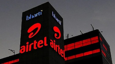 Bharti Airtel: सुप्रीम कोर्ट ने ईकाई Bharti Telemedia की याचिका को खारिज कर दिया है. कंपनी की DTH सर्विसेज पर 585 करोड़ रुपये के एंटरटेनमेंट टैक्स से जुड़ा मामला है, जिसमें कंपनी ने पहले ही 575 करोड़ रुपये चुका दिए हैं.
