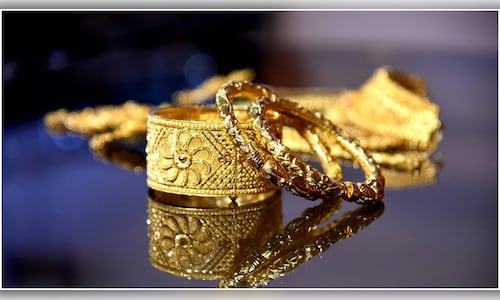 Gold Price: ₹1 लाख के पार सोना- जानिए अगले 12 महीनों में कहां जा सकते हैं दाम - CNBC TV18