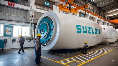 विंड एनर्जी सॉल्यूशंस कंपनी Suzlon Energy Limited में मोतीलाल ओसवाल मिडकैप फंड ने अप्रैल-जून 2025 तिमाही में 1.03% हिस्सेदारी खरीदी. बॉम्बे स्टॉक एक्सचेंज (BSE) पर कंपनी के ताजा शेयरहोल्डिंग पैटर्न के अनुसार, मार्च 2025 तिमाही के अंत तक इस फंड की सुजलॉन में कोई हिस्सेदारी नहीं थी.