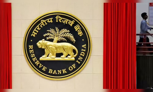 बैंक में कम हो रहे जमा, RBI ने की आपात बैठक