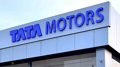 Tata Motors : टाटा मोटर्स की सब्सिडियरी जगुआर लैंड रोवर (JLR) ने एक साइबर घटना की सूचना दी, जिसमें कुछ डेटा प्रभावित हुआ है. संबंधित रेगुलेटर्स को इसकी जानकारी दे दी गई है. साथ ही, कंपनी ने जीएसटी कटौती का पूरा लाभ ग्राहकों को देने और VE कमर्शियल वाहनों की कीमतों में 6 लाख रुपये तक की कटौती की घोषणा की.