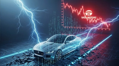 डिमर्जर की प्रक्रिया के बीच Tata Motors की लग्जरी यूनिट Jaguar Land Rover (JLR)
एक बड़े साइबर अटैक की मार झेल रही है.रिपोर्ट्स के मुताबिक, इस घटना से कंपनी को £2 बिलियन से अधिक का नुकसान हो सकता है -जो FY25 में JLR के पूरे मुनाफे से भी ज्यादा है.इसी वजह से हाल के दिनों में Tata Motors के शेयर में दबाव दिखा है पिछले एक महीने में स्टॉक 5% फिसल चुका है.