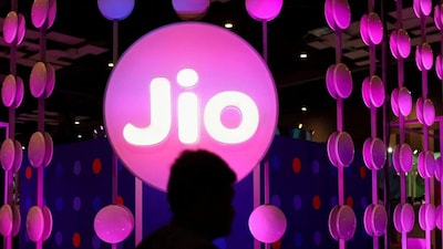 Jio Platforms Q3 Profit Jumps 11% to ₹7,629 Cr, ARPU Rises to ₹213.7