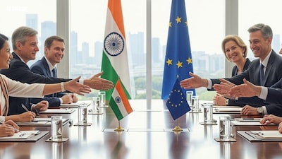 भारत और यूरोपीय यूनियन (EU) के बीच फ्री ट्रेड एग्रीमेंट (FTA) पर बातचीत पूरी हो गई है और अब इसके लागू होने का रास्ता लगभग साफ है. कानूनी औपचारिकताओं के बाद इस समझौते पर हस्ताक्षर होंगे और 2027 से यह लागू होने की उम्मीद है. इस FTA का सबसे बड़ा असर भारत के प्रीमियम ऑटो मार्केट पर दिखेगा, जहां 25 लाख रुपये से ऊपर वाली कारों की इम्पोर्ट ड्यूटी तेज़ी से घटेगी. इससे यूरोप की लग्ज़री ऑटो कंपनियों को भारत में बड़ा मौका मिल सकता है.