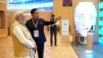 इंडिया AI समिट में PM मोदी ने किया Jio Pavilion का दौरा, AI इनोवेशन से हुए रूबरू.