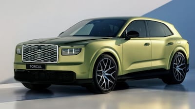 Bentley Torcal में डुअल-मोटर इलेक्ट्रिक पावरट्रेन दिया गया है. स्टैंडर्ड मॉडल 821 PS की पावर और 1,194 Nm का टॉर्क देता है. यह एसयूवी 0 से 100 किमी प्रति घंटे की रफ्तार केवल 3.4 सेकंड में पकड़ सकती है और इसकी टॉप स्पीड 250 किमी प्रति घंटा है. 