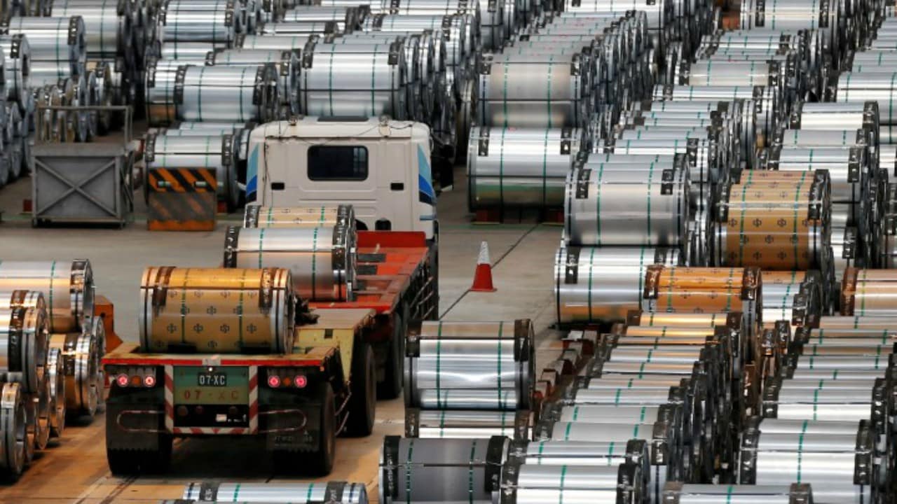 China steelmakers head for more production cuts as demand sags