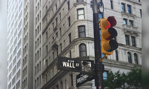 Dow rallies 400 points to all-time high, S&P 500 tops 5,800 at close for the first time