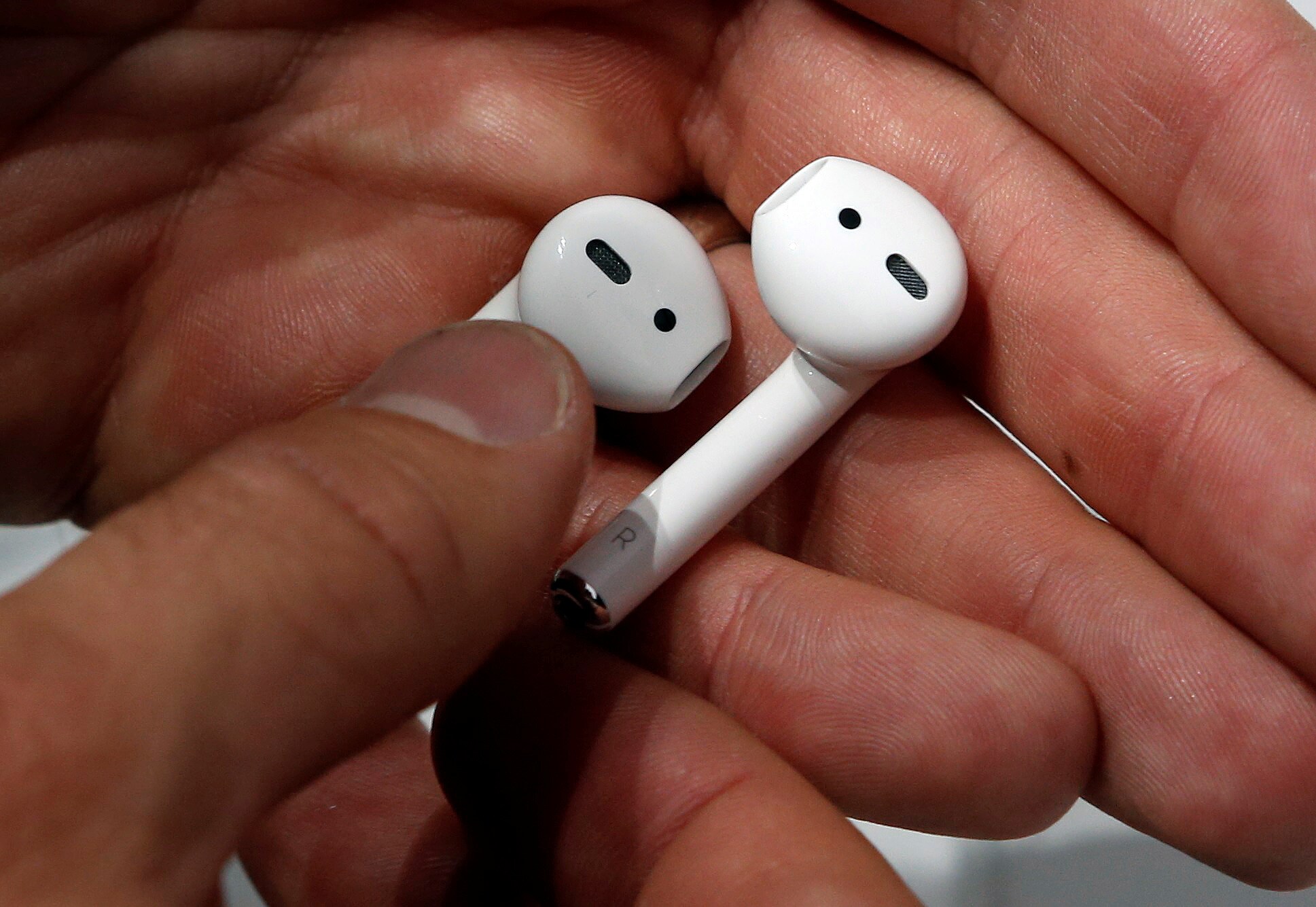 Apple AirPods are displayed during a media event in San Francisco, California, U.S. September 7, 2016. REUTERS/Beck Diefenbach/File Photo