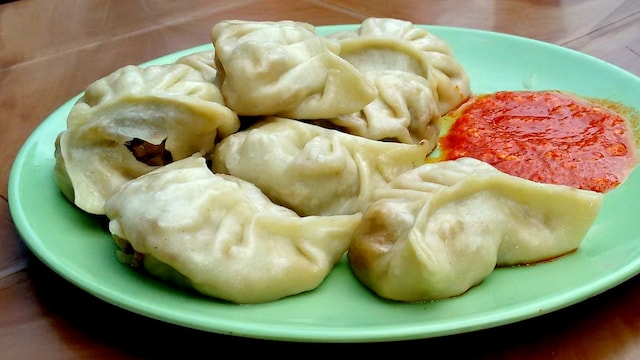 Wow-Momos इन राज्यों में कोशिश करने के लिए सर्वश्रेष्ठ स्ट्रीट फूड्स: भारत का एक पाक दौरा करें