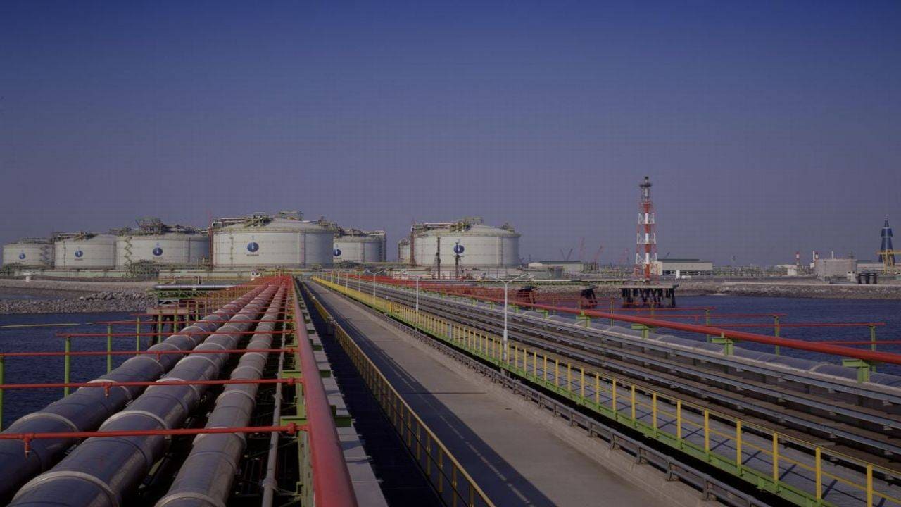 Petronet LNG Q2 Results | India's biggest gas importer declares dividend, misses estimates