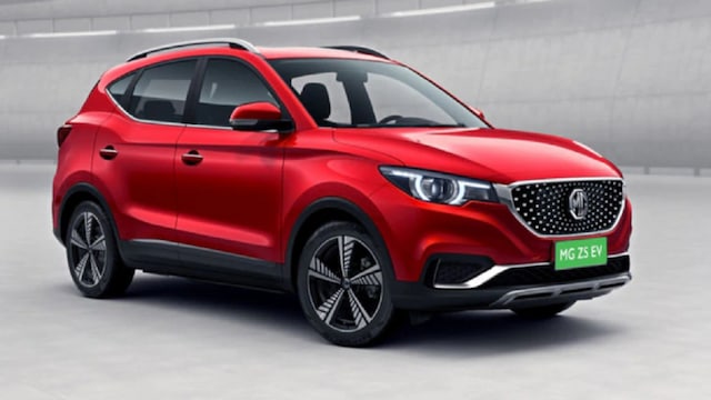 After receiving tremendous success with its first offering in India, MG Motors took up a commendable challenge of offering the MG ZS ev in India. The ZS ev was launched in a phased manner across the country starting at Rs 20.88 lakh, ex-showroom Delhi. This ev comes with a 44.5kW lithium-ion battery pack which packs in 142PS of max power & 353Nm of max torque. MG Motors claims the ZS ev offers a driving range of 340km which is made possible in a single charge cycle with a 7.4kW AC charger. There’s also an option of fast charging with a 50kW charger which allows 80% within 50 minutes. After receiving tremendous success with its first offering in India, MG Motors took up a commendable challenge of offering the MG ZS ev in India. The ZS ev was launched in a phased manner across the country starting at Rs 20.88 lakh, ex-showroom Delhi. This ev comes with a 44.5kW lithium-ion battery pack which packs in 142PS of max power & 353Nm of max torque. MG Motors claims the ZS ev offers a driving range of 340km which is made possible in a single charge cycle with a 7.4kW AC charger. There’s also an option of fast charging with a 50kW charger which allows 80% within 50 minutes.