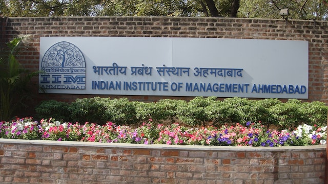 प्रबंधन संस्थानों के लिए, भारतीय प्रबंधन संस्थान (IIM) अहमदाबाद ने अपनी बढ़त बनाए रखी है, जिसमें IIM बैंगलोर और IIM Kozhikode निम्नलिखित हैं। विशेष रूप से, आईआईटी बॉम्बे, आईआईटी दिल्ली और एक्सएलआरआई - जेवियर स्कूल ऑफ मैनेजमेंट ने भी प्रबंधन पाठ्यक्रमों के लिए शीर्ष दस में स्पॉट हासिल किए। प्रबंधन संस्थानों के लिए, भारतीय प्रबंधन संस्थान (IIM) अहमदाबाद ने अपनी बढ़त बनाए रखी है, जिसमें IIM बैंगलोर और IIM Kozhikode निम्नलिखित हैं। विशेष रूप से, आईआईटी बॉम्बे, आईआईटी दिल्ली और एक्सएलआरआई - जेवियर स्कूल ऑफ मैनेजमेंट ने भी प्रबंधन पाठ्यक्रमों के लिए शीर्ष दस में स्पॉट हासिल किए।
