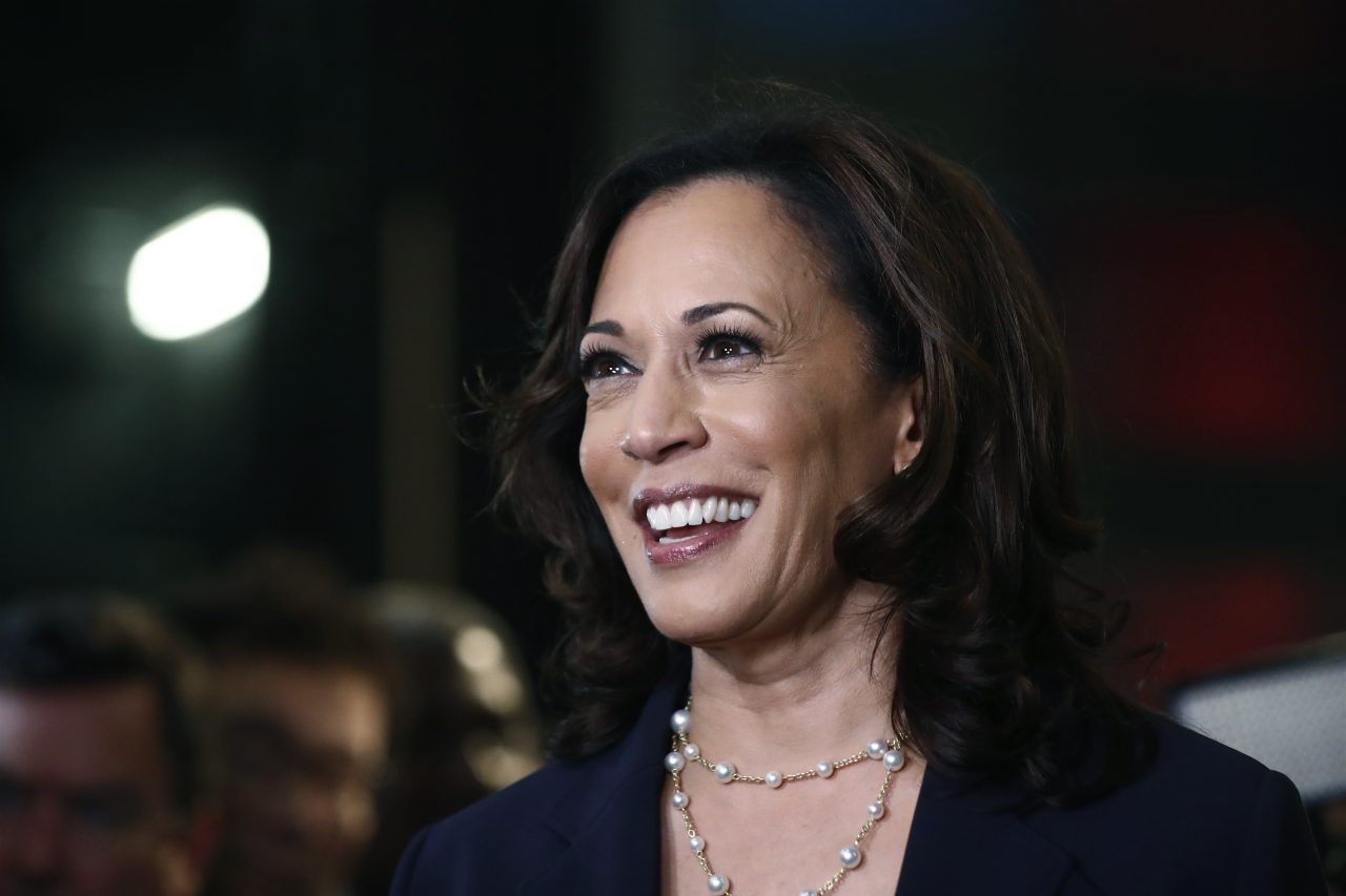 Barack And Michelle Obama Endorse Kamala Harris - CNBC TV18