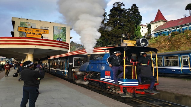 No 3. Darjeeling Himalayan Railway, India | Also known as "Toy Train," it is one of India's most iconic and scenic train journeys. It's a UNESCO World Heritage Site, famous for its old-world charm and breathtaking mountain views. It offers views of lush forests, tea plantations and the majestic Kanchenjunga mountain. The train's narrow-gauge steam engines and vintage coaches give a nostalgic feel. (Image: Shutterstock) No 3. Darjeeling Himalayan Railway, India | Also known as "Toy Train," it is one of India's most iconic and scenic train journeys. It's a UNESCO World Heritage Site, famous for its old-world charm and breathtaking mountain views. It offers views of lush forests, tea plantations and the majestic Kanchenjunga mountain. The train's narrow-gauge steam engines and vintage coaches give a nostalgic feel. (Image: Shutterstock)