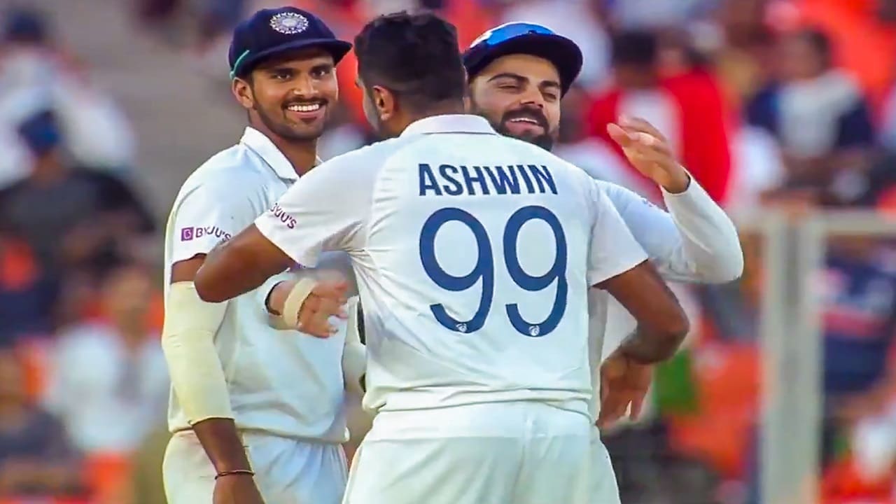 Here's how Ravichandran Ashwin will walk out to bat with Virat Kohli at MCG