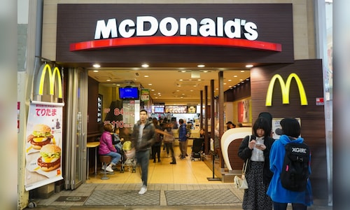 McDonald's same-store sales fall for the 1st time since the pandemic ...