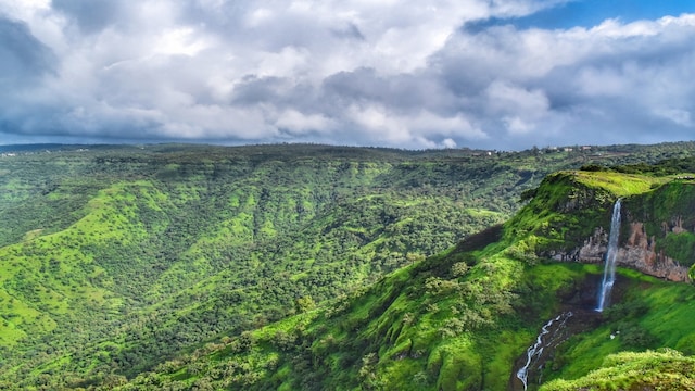 No 3. Mahabaleshwar | Famous for its breathtaking valleys, stunning waterfalls, and strawberry farms, Mahabaleshwar is called the 'Queen of Sahyadri' for the remarkable experiences it offers tourists. No 3. Mahabaleshwar | Famous for its breathtaking valleys, stunning waterfalls, and strawberry farms, Mahabaleshwar is called the 'Queen of Sahyadri' for the remarkable experiences it offers tourists.