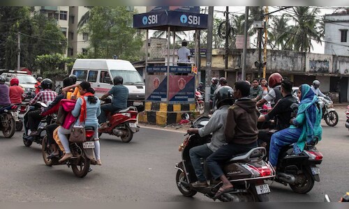Kolkata Police Cracks Down on Helmetless Riders During Puja