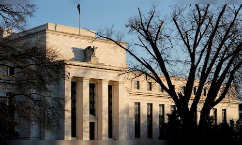 StanChart Strategist Predicts Fed Rate Cuts Dependent on Economic Data