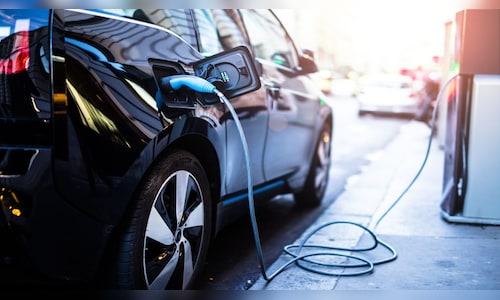 Vietnam plans subsidies for electric vehicle charging stations to meet energy transition commitments