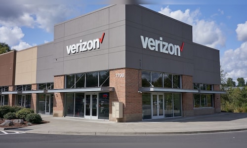 Verizon loses more subscribers than expected in tight market - CNBC TV18