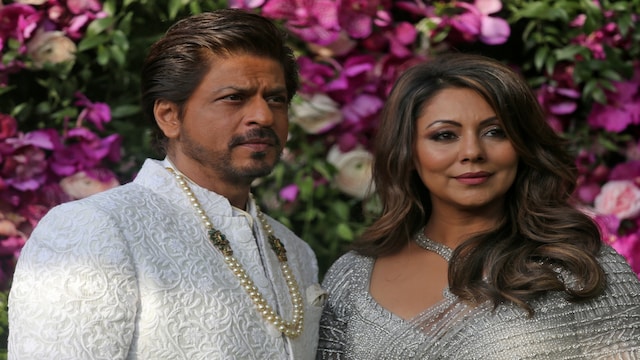 Bollywood actor Shah Rukh Khan and his wife Gauri pose during a photo opportunity at the wedding ceremony of Akash Ambani, son of the Chairman of Reliance Industries Mukesh Ambani, at Bandra-Kurla Complex in Mumbai, India, March 9, 2019. REUTERS/Francis Mascarenhas - RC1D1EE76A60 Bollywood actor Shah Rukh Khan and his wife Gauri pose during a photo opportunity at the wedding ceremony of Akash Ambani, son of the Chairman of Reliance Industries Mukesh Ambani, at Bandra-Kurla Complex in Mumbai, India, March 9, 2019. REUTERS/Francis Mascarenhas - RC1D1EE76A60