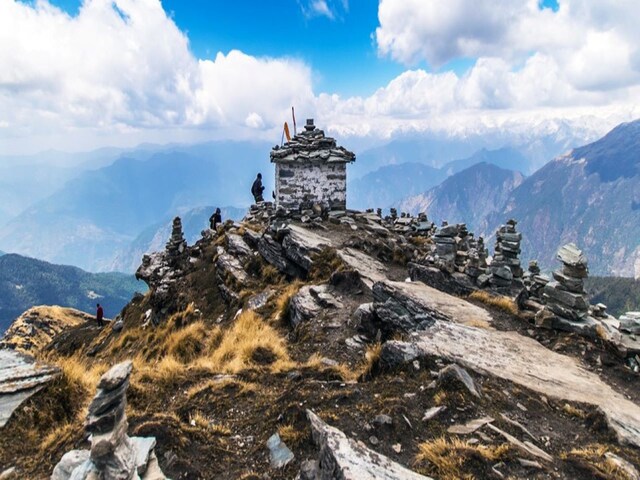 No 1. Chopta | When to travel: December - January | Best time to Book: September - October | Popular as the ‘mini Switzerland’ of Uttarakhand, this place is a slice of paradise in the Garhwal Himalayas. Chopta is surrounded by bugyals or velvety meadows and is often considered an all-year holiday destination, especially due to its pleasant weather and snow-clad fairyland in winter. Also, it is located at the epicentre of the Panch Kedar, home to the five most sacred temples of Lord Shiva in the state. While the Tungnath temple is located just above it, on the left you can see the Kedarnath and Madmaheshwar shrines, while on the right are Rudranath and Kalpeshwar.(Image: Shutterstock)