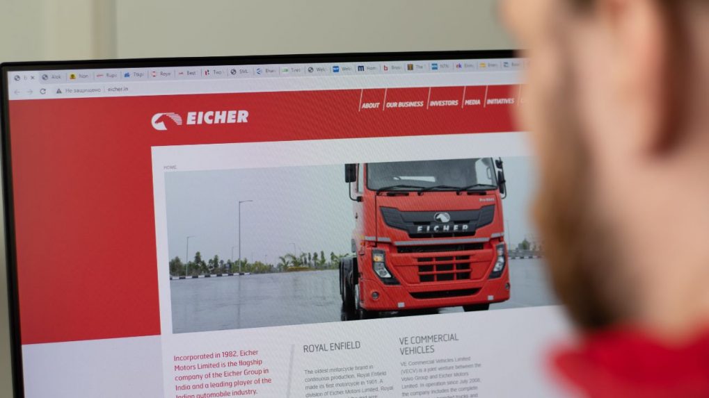 Husband and wife with laptop