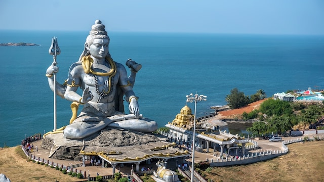 7. Murudeswara Temple, Murdeshwar | With a breathtaking view of the Arabian Sea, this seaside temple is home to the second-tallest Shiva statue in the world. Devotees can ride a lift to the 18th floor of the 20-story temple, which offers stunning views of the sea. A comprehensive perspective of the environs is offered by the tall gopuram. (Image: Shutterstock) 7. Murudeswara Temple, Murdeshwar | With a breathtaking view of the Arabian Sea, this seaside temple is home to the second-tallest Shiva statue in the world. Devotees can ride a lift to the 18th floor of the 20-story temple, which offers stunning views of the sea. A comprehensive perspective of the environs is offered by the tall gopuram. (Image: Shutterstock)