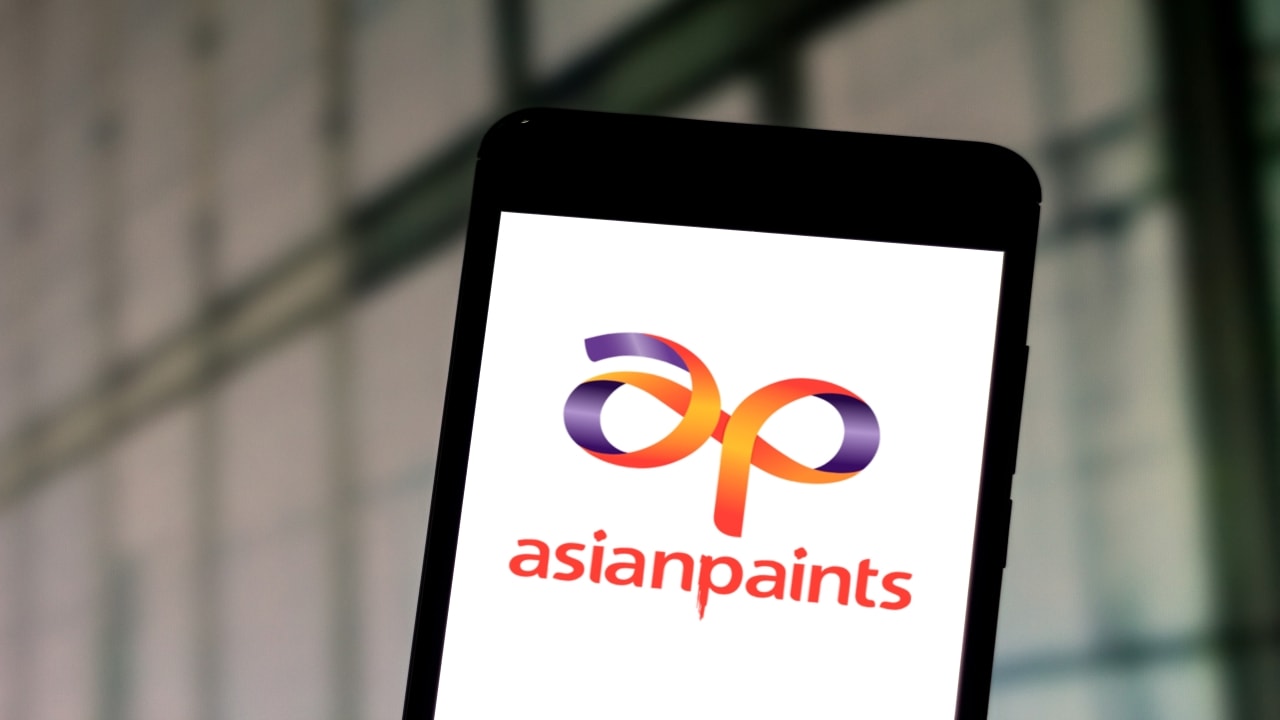 Asian Paints shares fall to the lowest since April 2021 after two top executives depart