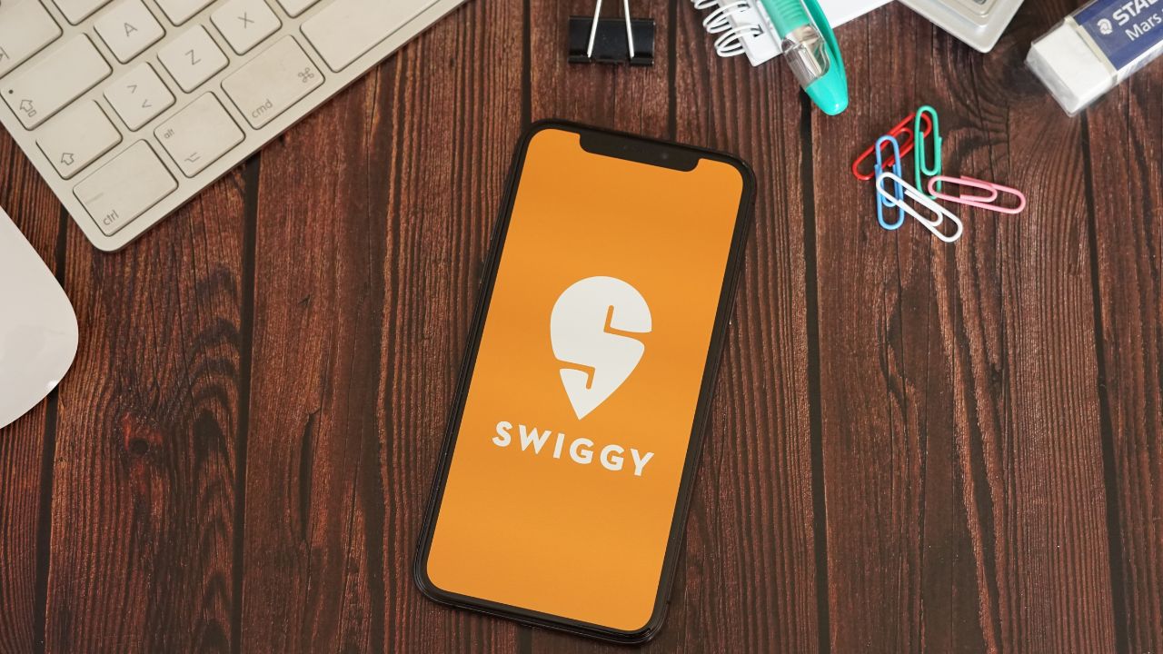 Swiggy Launches 10-minute Food Delivery Service 'Bolt' - CNBC TV18