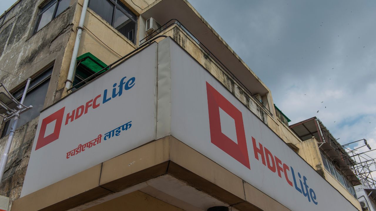 HDFC Life's Q1 Net Profit Up 15%; Set To Raise ₹2,000 Crore With NCD ...