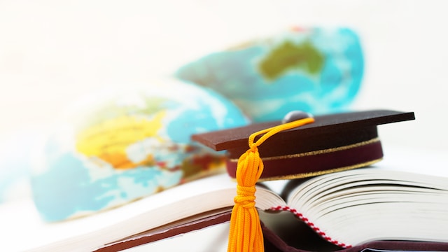 The Tamil Nadu government will disburse ₹2,500 crore education loans to 1 lakh college students. ₹1,000 crore has been allocated for improving government schools’ infrastructure. The Tamil Nadu government will disburse ₹2,500 crore education loans to 1 lakh college students. ₹1,000 crore has been allocated for improving government schools’ infrastructure.