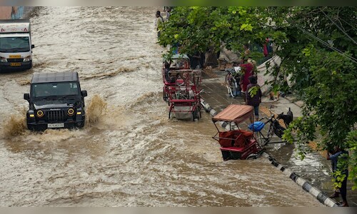 Delhi CM Monitors Flood Crisis, Assures 24/7 Aid