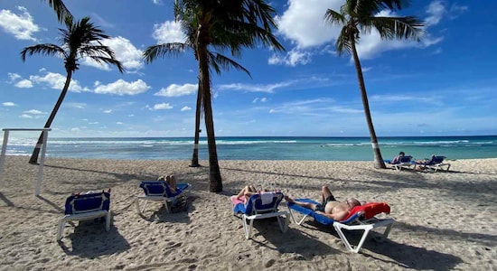 N° 5. Barbados | Barbados, conocida por sus hermosas playas y su rica historia, combina relajación y exploración cultural. Los visitantes pueden disfrutar de sus animados festivales, sitios históricos y diversas delicias culinarias.