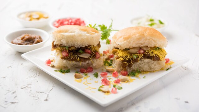 Dabeli-Shutterstock इन राज्यों में कोशिश करने के लिए सर्वश्रेष्ठ स्ट्रीट फूड्स: भारत का एक पाक दौरा करें
