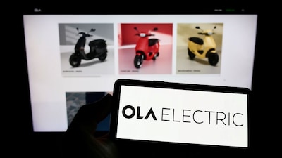 Bhavish Aggarwal Sells ₹324 Cr Ola Electric Shares to Clear Debt, Release Pledges